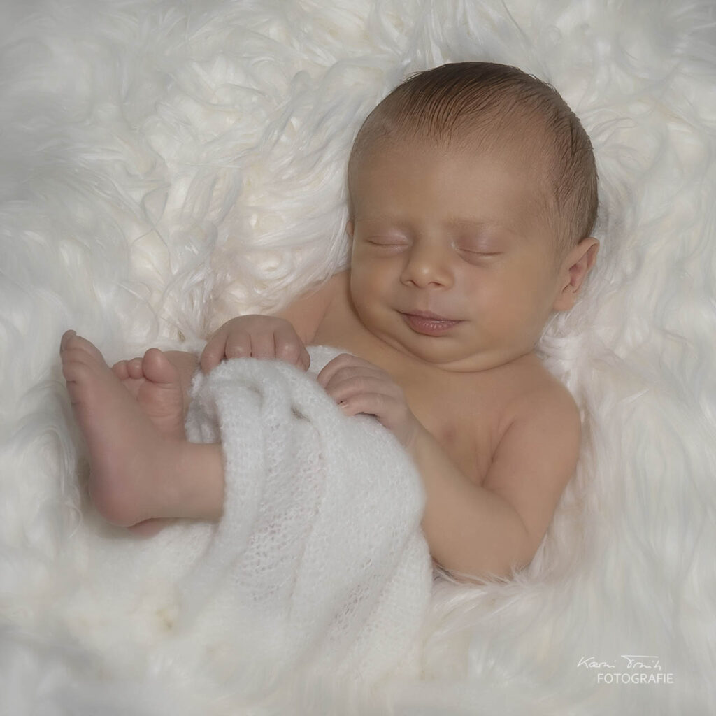 Neugeborenen Fotografie im Saarland, Neugeborenes auf einer Kuscheldecke